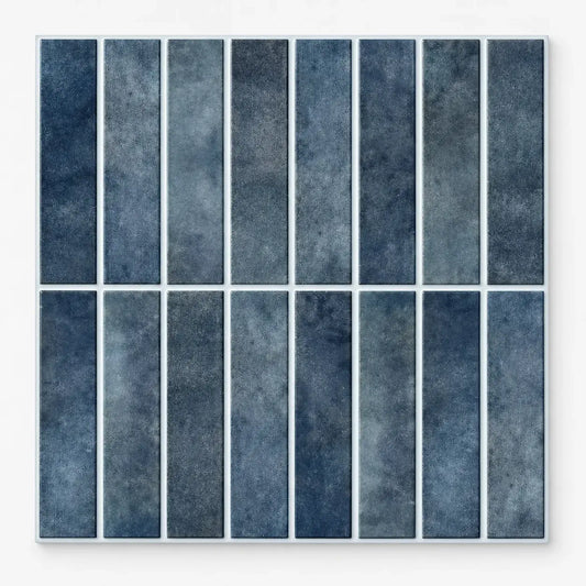 Carreau adhésif Oceana 30x30 cm bleu indigo, 16 fines baguettes verticales, vu de face sur fond blanc