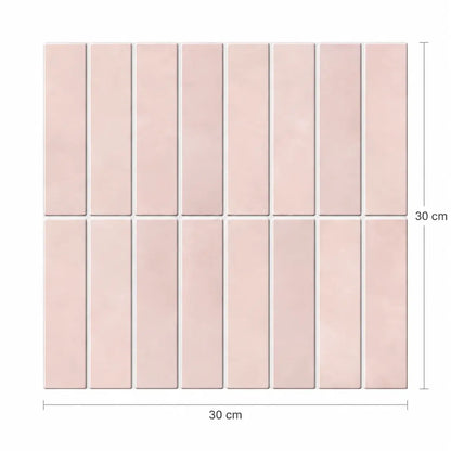 Dimensions du carreau adhésif Aurora : 30 cm de largeur sur 30 cm de hauteur