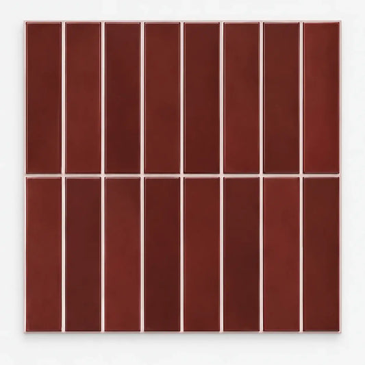 Carreau adhésif 3D 30x30 cm rouge bordeaux à fines baguettes verticales, vu de face sur fond blanc
