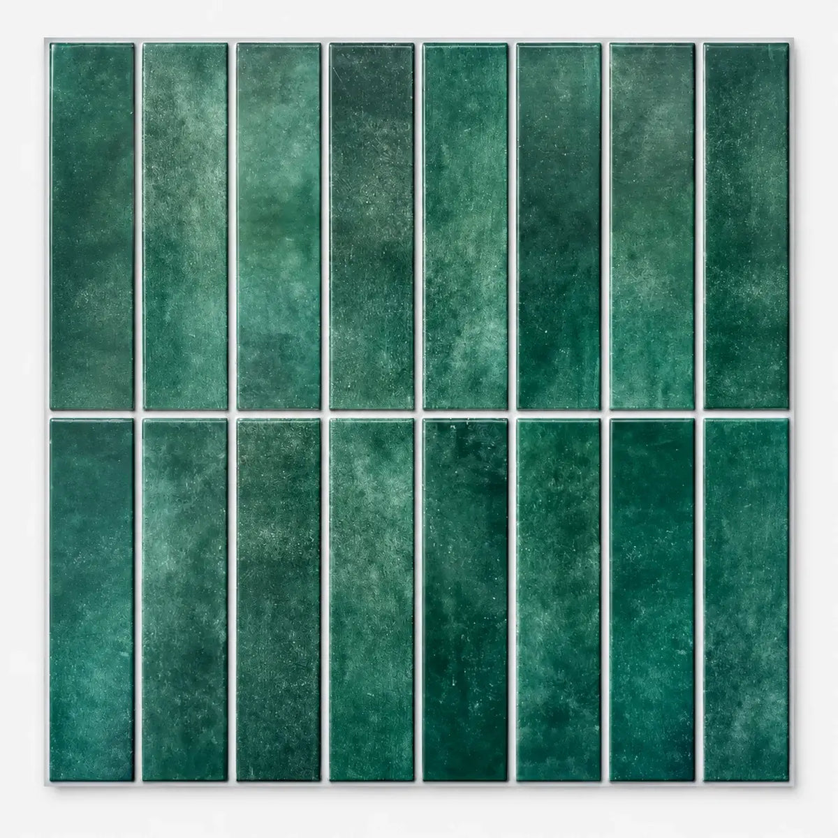 Carreau adhésif Esmera 30x30 cm vert émeraude, 16 fines baguettes verticales, vu de face sur fond blanc