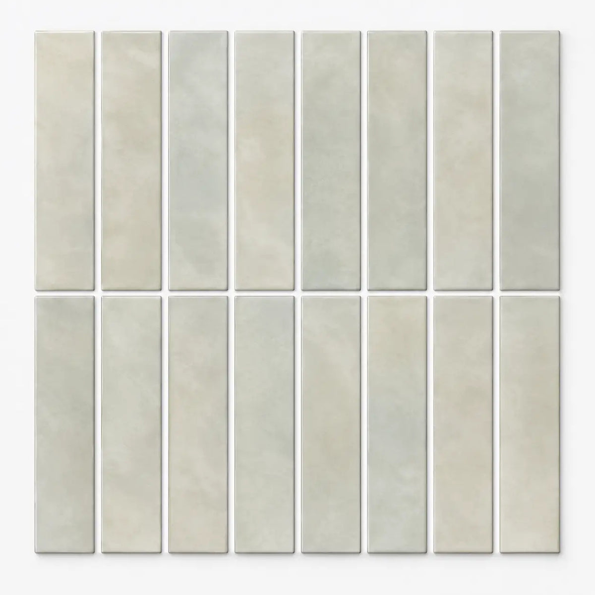 Carreau adhésif Opalia 30x30 cm vert sauge, 16 fines baguettes verticales, vu de face sur fond blanc